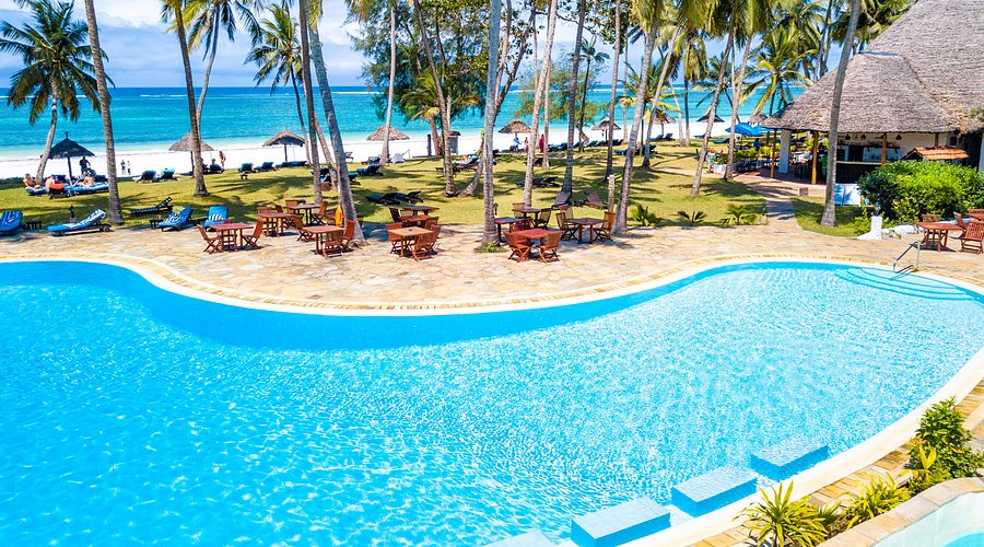 Beachfront pool and palms for a Diani Sea holiday